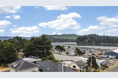 289 Harbor St, Florence, OR 97439 - Photo 32