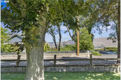 1306 E 18th St, The Dalles, OR 97058 - Photo 42