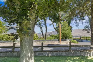 1306 E 18th St, The Dalles, OR 97058 - Photo 42