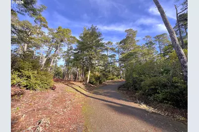 1045 Park Pl, Coos Bay, OR 97420 - Photo 24