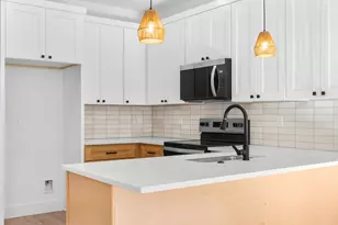 9562 N Buchanan Ave, Portland, OR 97203 - Photo 4