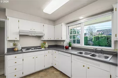 2774 Sarah Ln, Eugene, OR 97408 - Photo 10