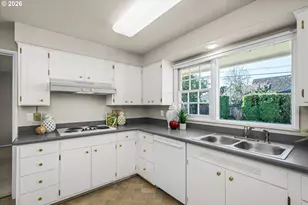 2774 Sarah Ln, Eugene, OR 97408 - Photo 10