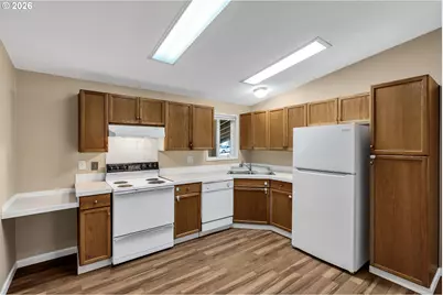 521 NE Mariners Loop, Portland, OR 97211 - Photo 10