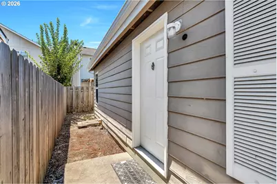 521 NE Mariners Loop, Portland, OR 97211 - Photo 4