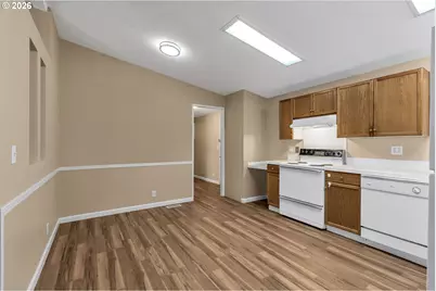 521 NE Mariners Loop, Portland, OR 97211 - Photo 8