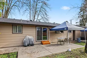 777 N 11th St, Cottage Grove, OR 97424 - Photo 20