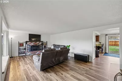 777 N 11th St, Cottage Grove, OR 97424 - Photo 6