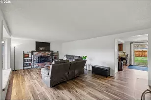 777 N 11th St, Cottage Grove, OR 97424 - Photo 6