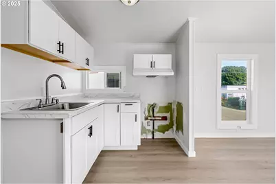 12726 SE Division St #17, Portland, OR 97236 - Photo 20