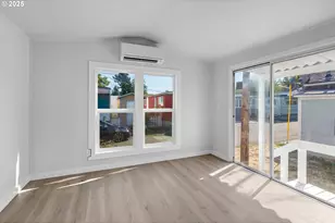 12726 SE Division St, Portland, OR 97236 - Photo 16