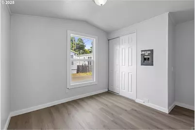 12726 SE Division St #17, Portland, OR 97236 - Photo 22