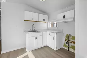 12726 SE Division St, Portland, OR 97236 - Photo 14