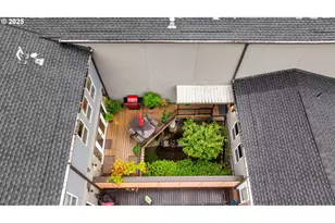 1135 NW Irving St, Portland, OR 97209 - Photo 14