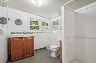 5629 SE Center St, Portland, OR 97206 - Photo 34