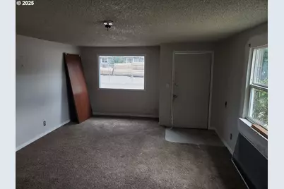 132 NE Sawyers Ln, Roseburg, OR 97470 - Photo 16