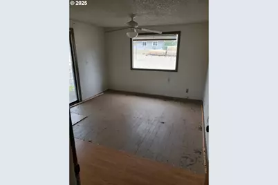 132 NE Sawyers Ln, Roseburg, OR 97470 - Photo 12