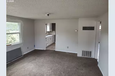 132 NE Sawyers Ln, Roseburg, OR 97470 - Photo 8