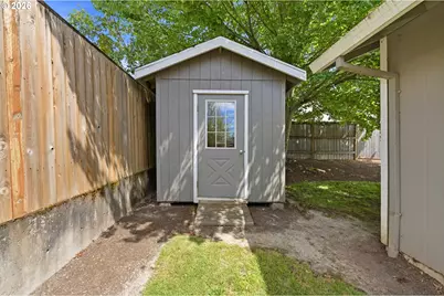 2453 SW Peggy St, McMinnville, OR 97128 - Photo 30