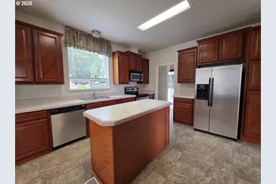 624 Dufur Ave, Maupin, OR 97037 - Photo 12