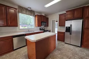 624 Dufur Ave, Maupin, OR 97037 - Photo 12