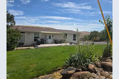 624 Dufur Ave, Maupin, OR 97037 - Photo 2