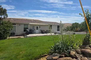 624 Dufur Ave, Maupin, OR 97037 - Photo 2