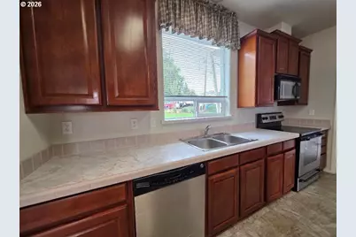624 Dufur Ave, Maupin, OR 97037 - Photo 10