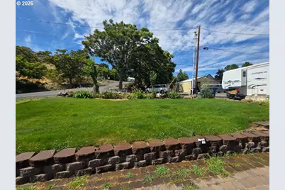 624 Dufur Ave, Maupin, OR 97037 - Photo 6