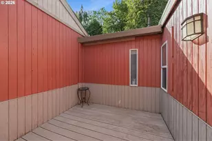 9814 SW Quail Post Rd, Portland, OR 97219 - Photo 8