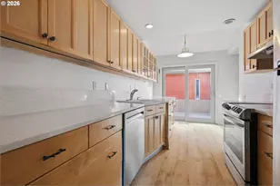 9814 SW Quail Post Rd, Portland, OR 97219 - Photo 6
