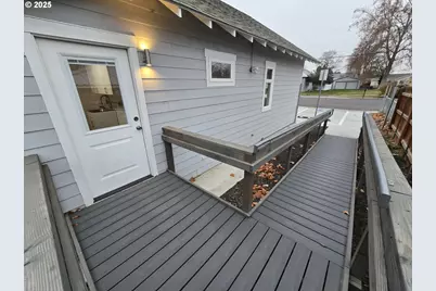 145 SW 4th St, Hermiston, OR 97838 - Photo 4