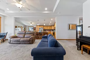 714 St James Pl, Molalla, OR 97038 - Photo 10