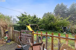 1035 SW 15th St, Lincoln City, OR 97367 - Photo 12