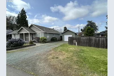 724 W Rainbow St, Roseburg, OR 97471 - Photo 2