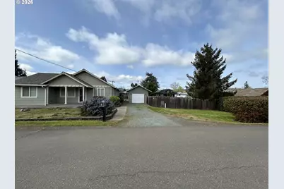 724 W Rainbow St, Roseburg, OR 97471 - Photo 4