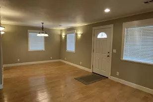 724 W Rainbow St, Roseburg, OR 97471 - Photo 10