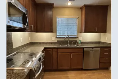 724 W Rainbow St, Roseburg, OR 97471 - Photo 12