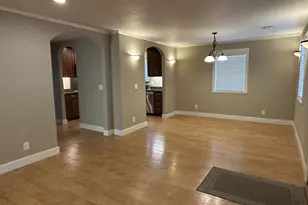 724 W Rainbow St, Roseburg, OR 97471 - Photo 6