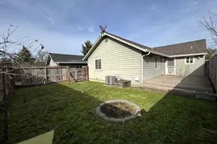 724 W Rainbow St, Roseburg, OR 97471 - Photo 30