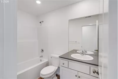 687 Minnesota St, Lebanon, OR 97355 - Photo 8