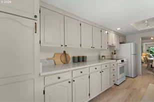 15660 SW Greenleaf Ct, Tigard, OR 97224 - Photo 12