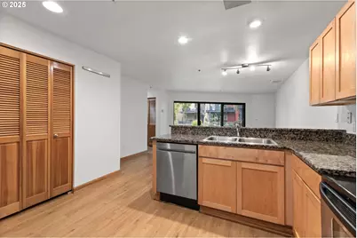 810 NW Naito Pkwy #F24, Portland, OR 97209 - Photo 8