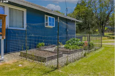 1228 Spruce St, Myrtle Point, OR 97458 - Photo 10