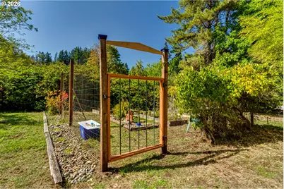 3374 Loma Linda Dr, Eugene, OR 97405 - Photo 30