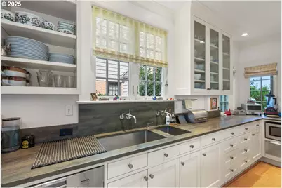 2677 NW Westover Rd, Portland, OR 97210 - Photo 24