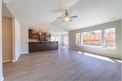 160 Braxton Ct, Roseburg, OR 97471 - Photo 4