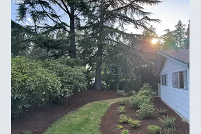 145 S Ridge Dr, Portland, OR 97219 - Photo 4
