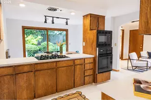 145 S Ridge Dr, Portland, OR 97219 - Photo 10