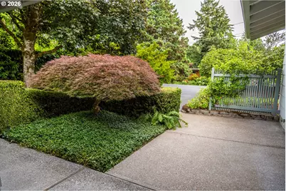 145 S Ridge Dr, Portland, OR 97219 - Photo 6